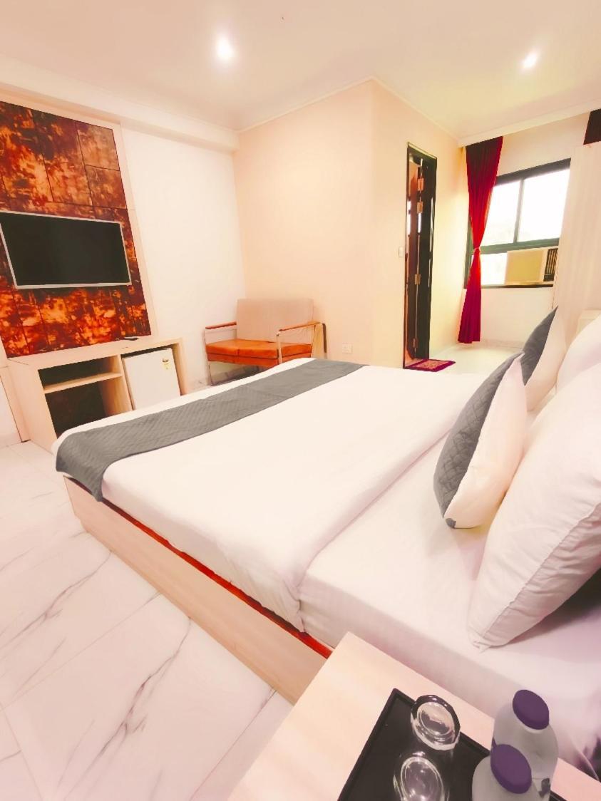 Hotel Almora Sky Near By Delhi International Airport With - Free Airport Pickup And Drop New Delhi Exterior photo
