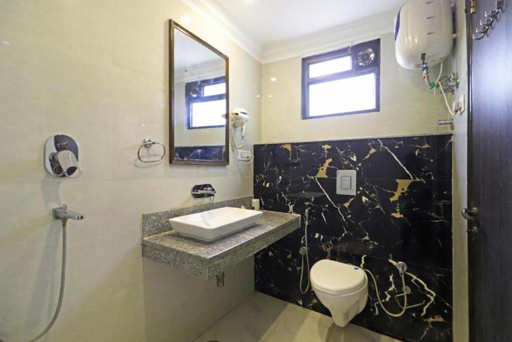 Hotel Almora Sky Near By Delhi International Airport With - Free Airport Pickup And Drop New Delhi Exterior photo