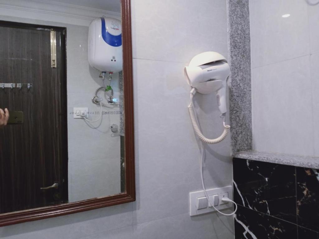 Hotel Almora Sky Near By Delhi International Airport With - Free Airport Pickup And Drop New Delhi Exterior photo