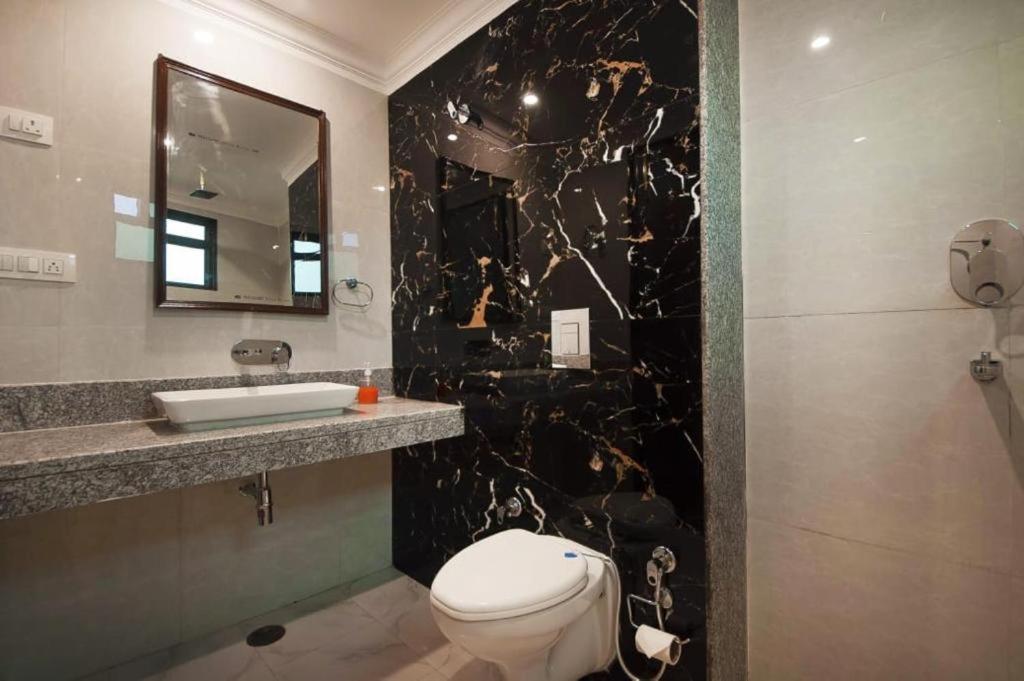 Hotel Almora Sky Near By Delhi International Airport With - Free Airport Pickup And Drop New Delhi Exterior photo