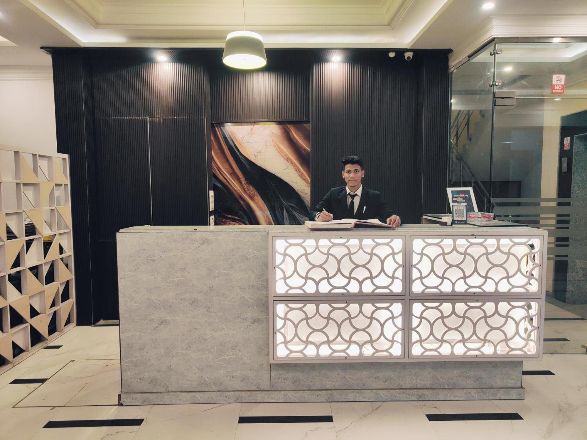 Hotel Almora Sky Near By Delhi International Airport With - Free Airport Pickup And Drop New Delhi Exterior photo